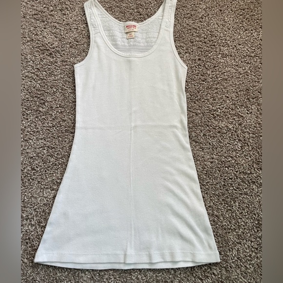 Tank tops - Picture 4 of 6